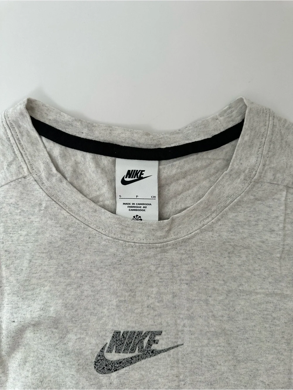 Nike Men’s Gray T-Shirt